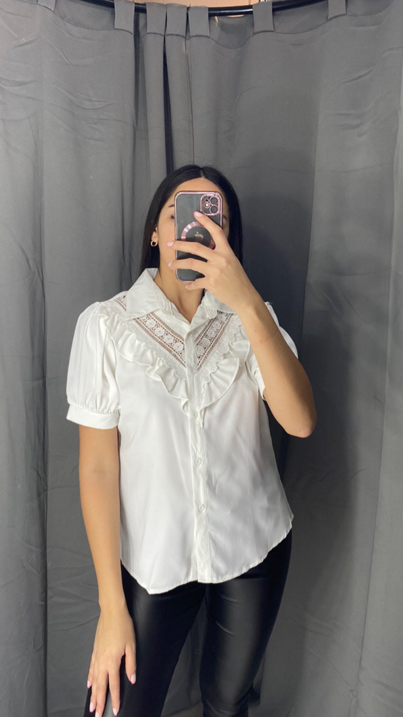 Blusa cuello voladito