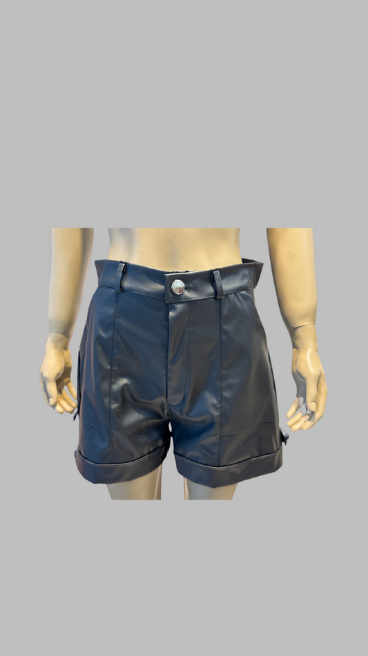 Short cuero