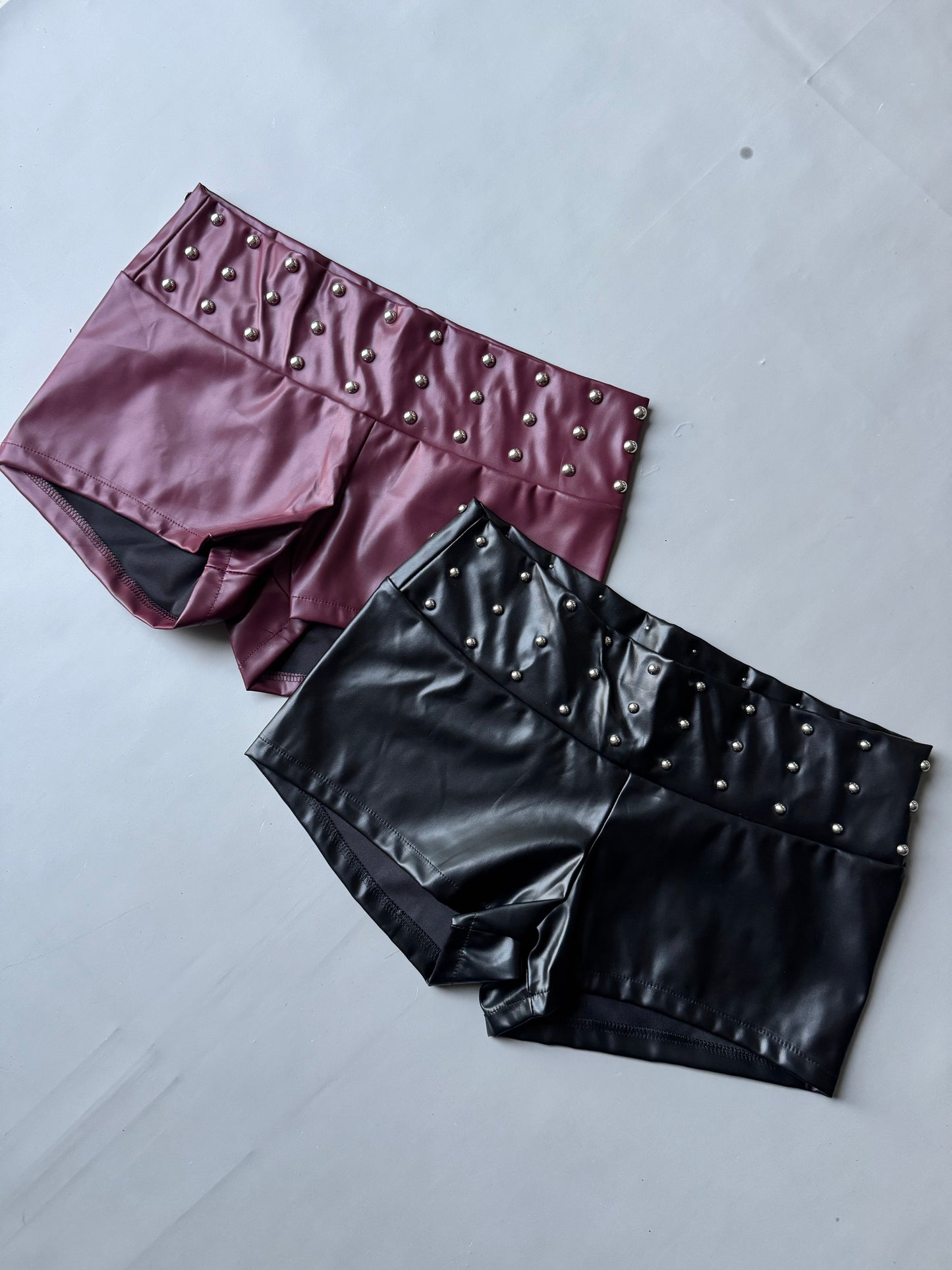 Short tachas. Tiro bajo